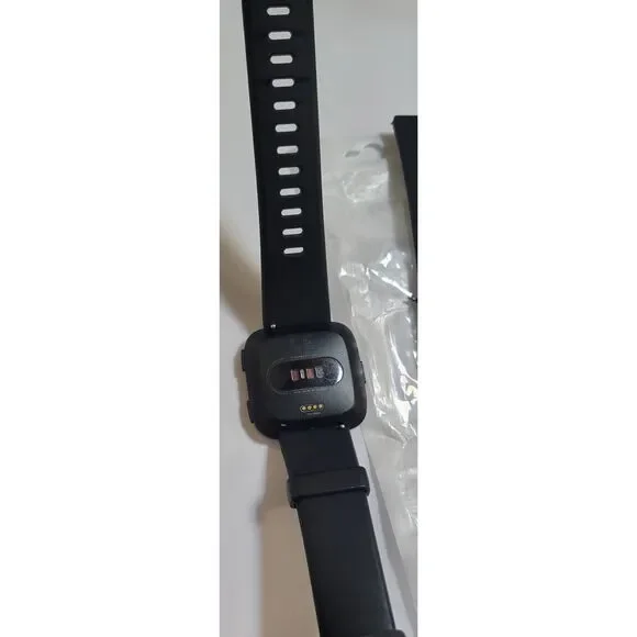 Fitbit Versa FB504 Smartwatch - Black with Charger Sm&Lg Original Black Wristban - Picture 4 of 6